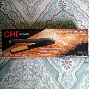 Chi | NWT Ceramic Hairstyling Iron Straightener